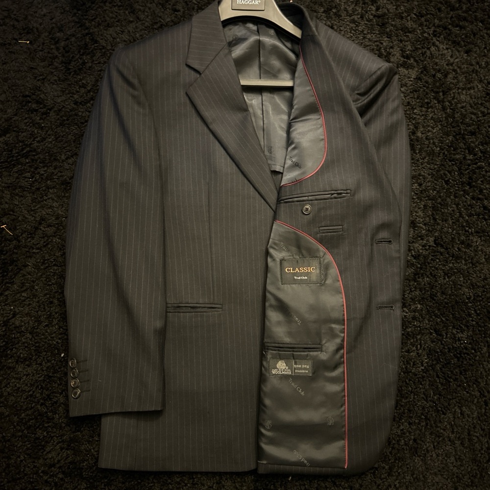 Different Suits - Picture 8 of 10